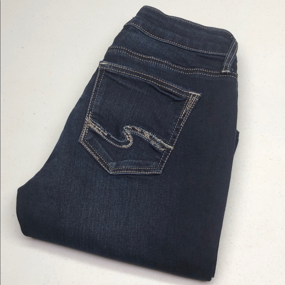 LIKE NEW SILVER SUKI STRAIGHT JEANS 27x31 DARKWASH ⭐️
